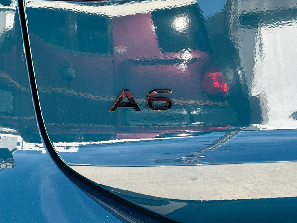 Thumbnail: 2025 Audi e-tron - 4