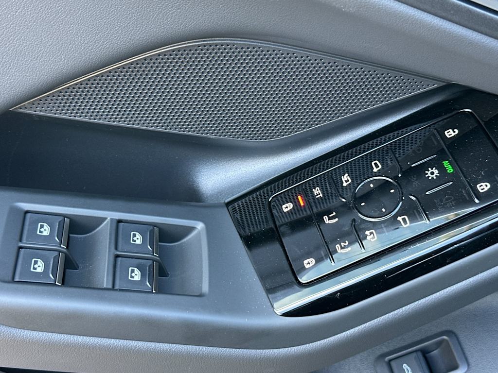 Thumbnail: 2025 Audi e-tron - 19