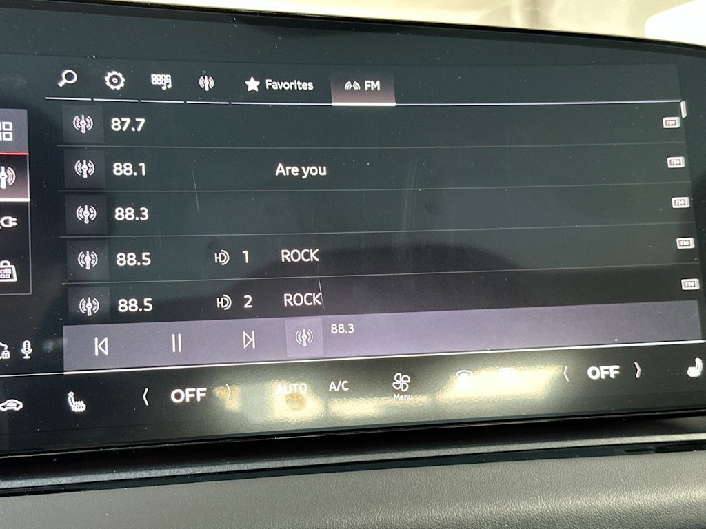 Thumbnail: 2025 Audi e-tron - 10