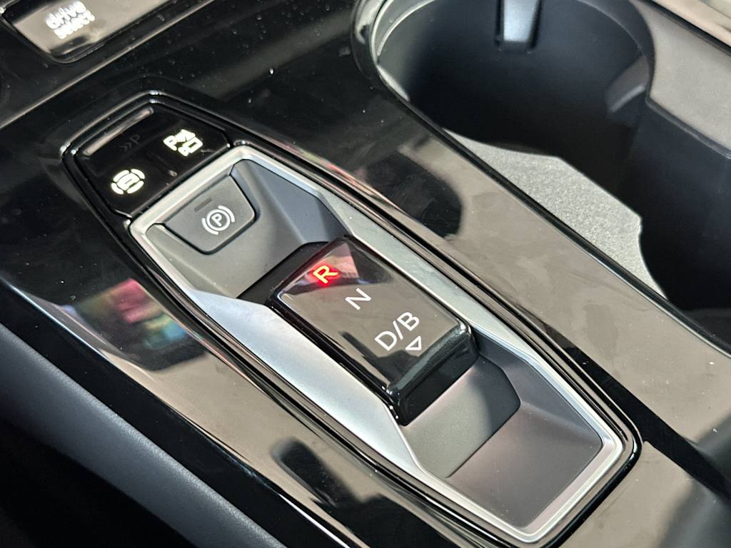 Thumbnail: 2025 Audi e-tron - 11