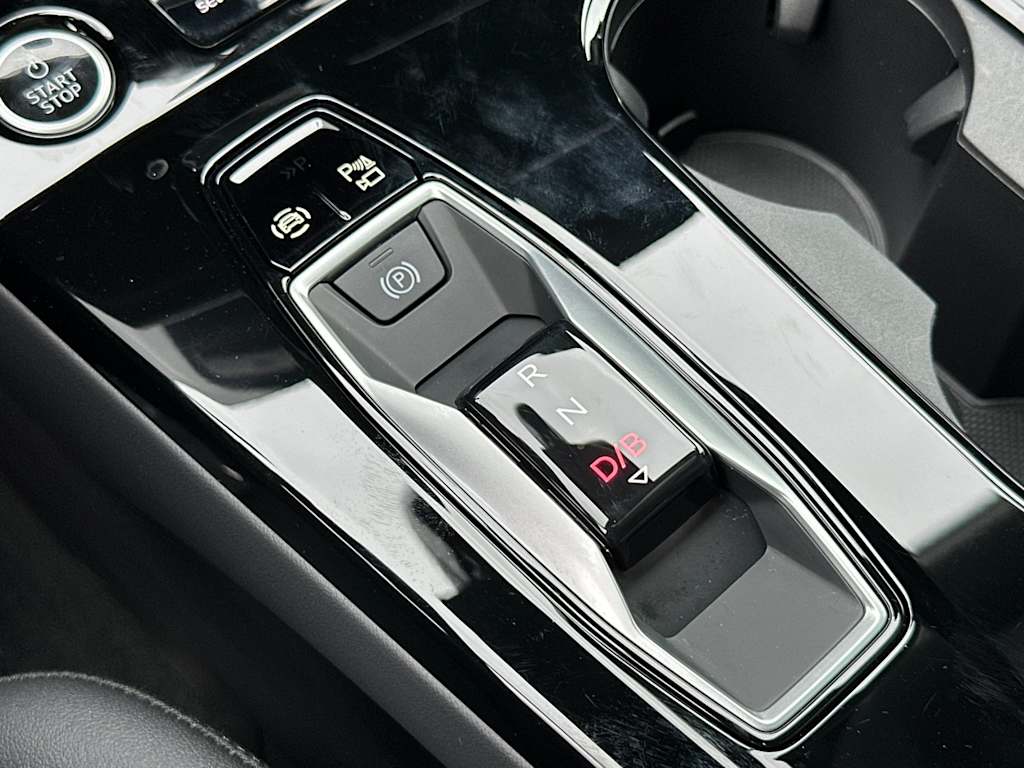 Thumbnail: 2025 Audi e-tron - 27