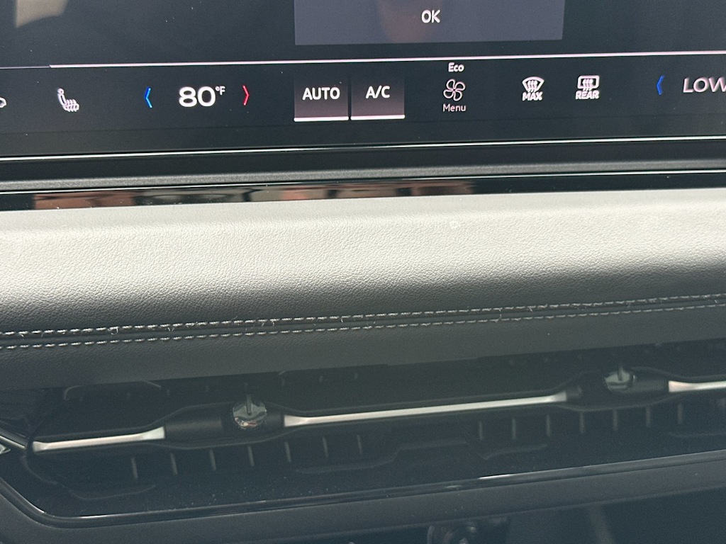 Thumbnail: 2025 Audi e-tron - 26