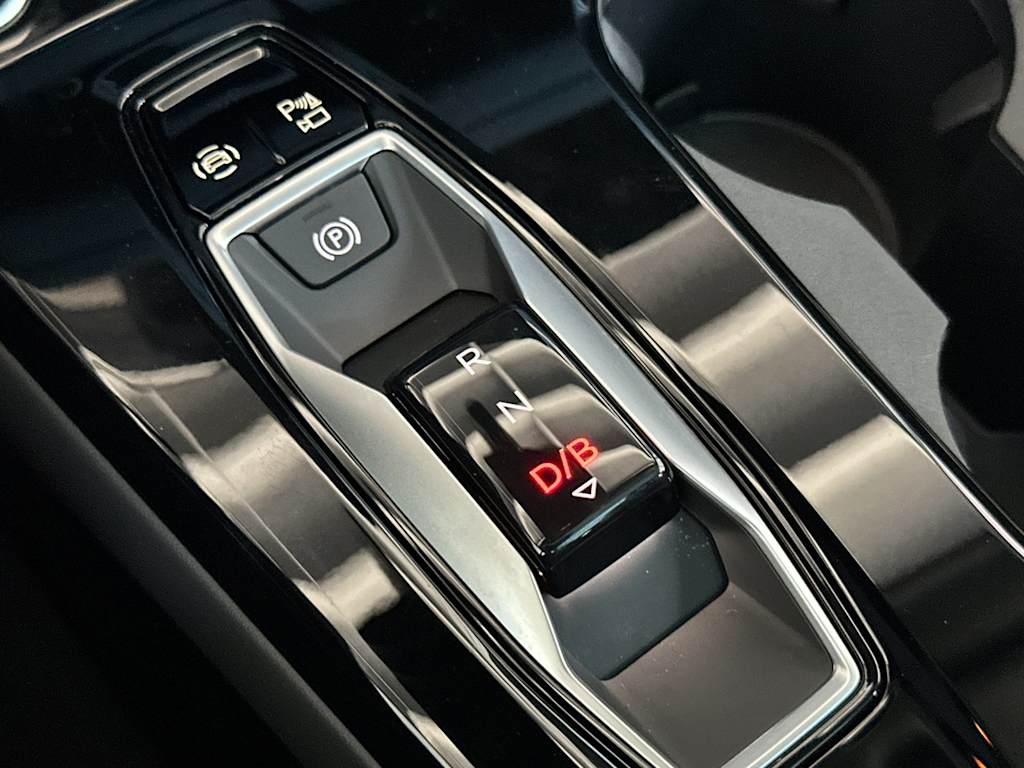 Thumbnail: 2025 Audi e-tron - 12