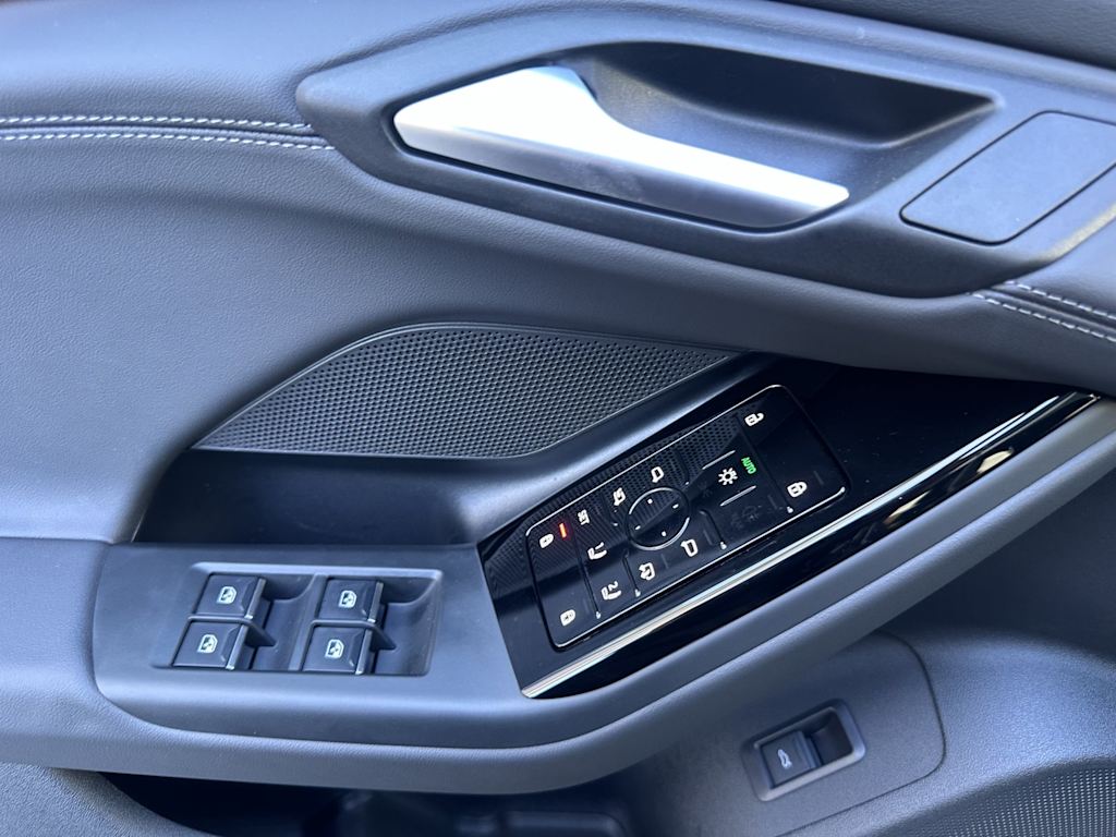 Thumbnail: 2025 Audi e-tron - 20