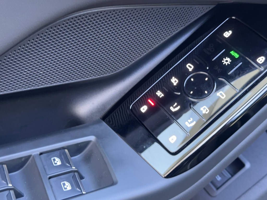 Thumbnail: 2025 Audi e-tron - 21