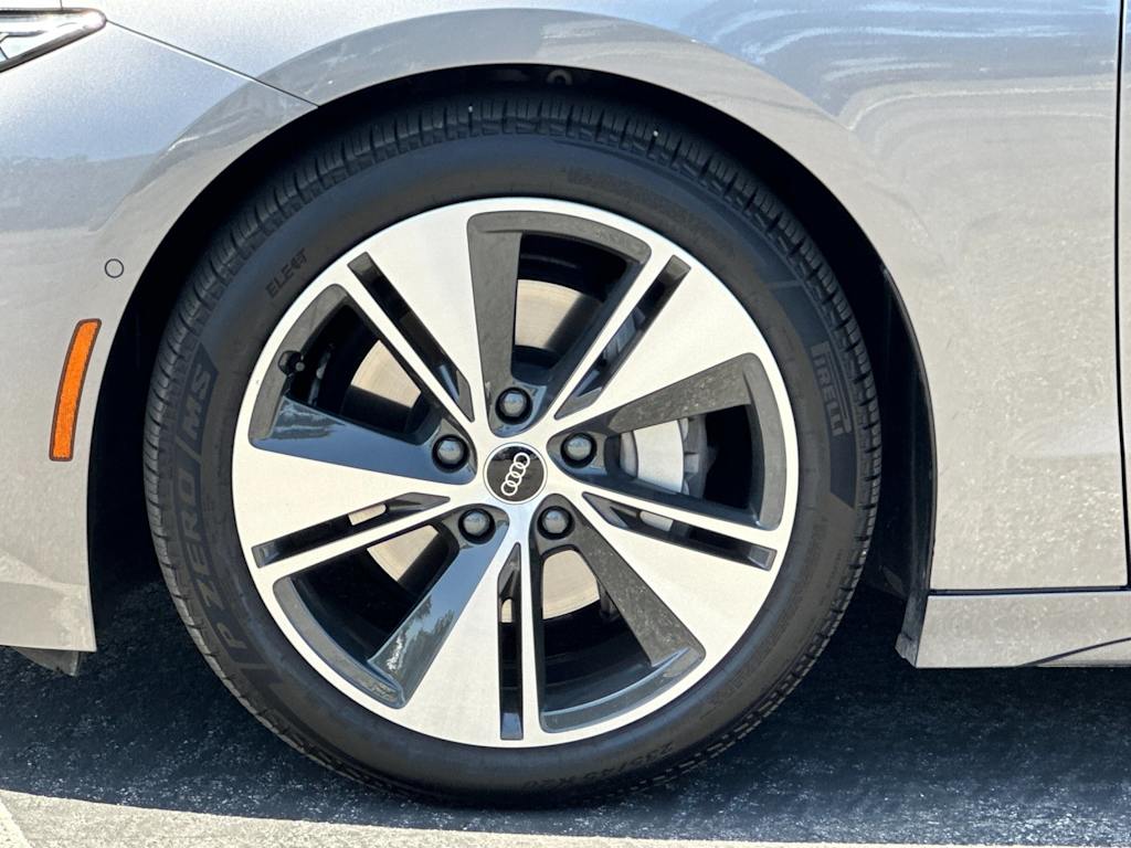 Thumbnail: 2025 Audi e-tron - 7