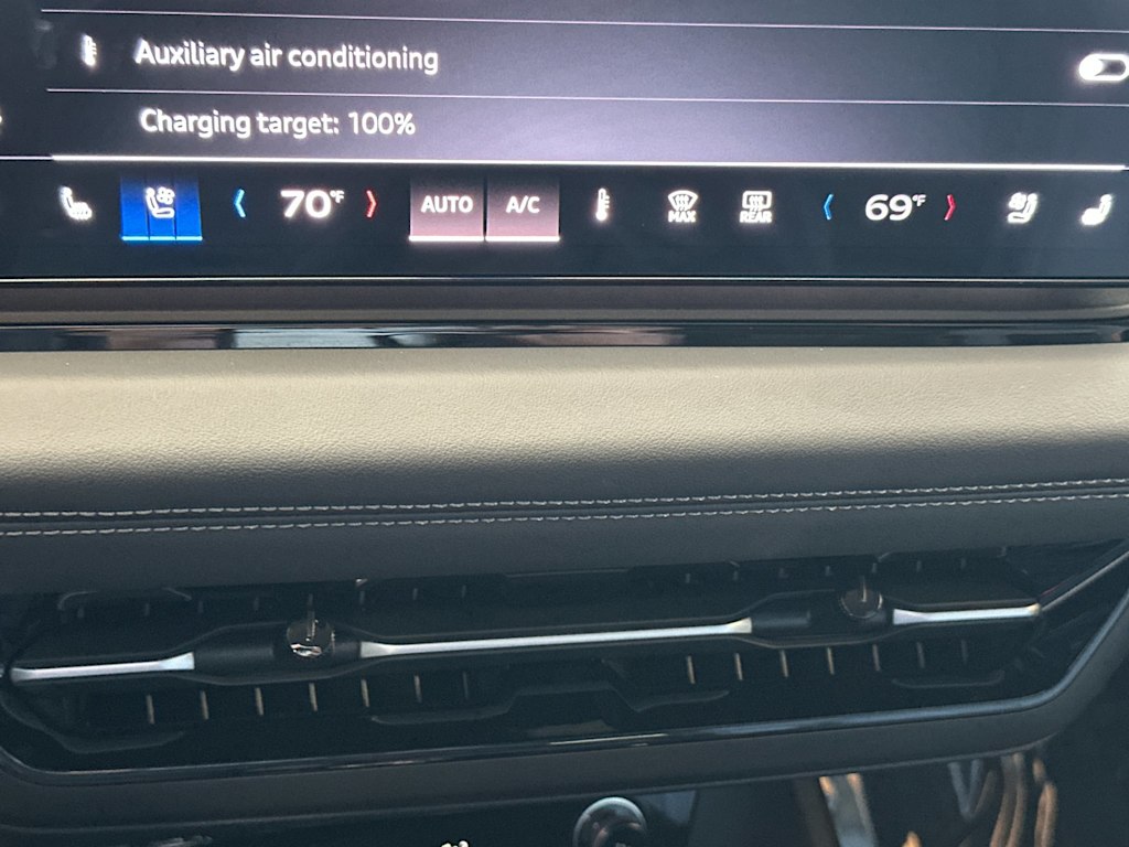 Thumbnail: 2025 Audi e-tron - 22