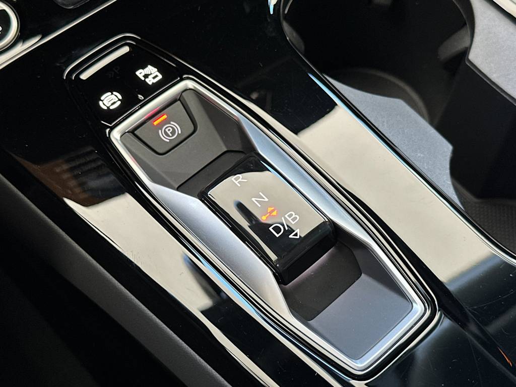 Thumbnail: 2025 Audi e-tron - 13