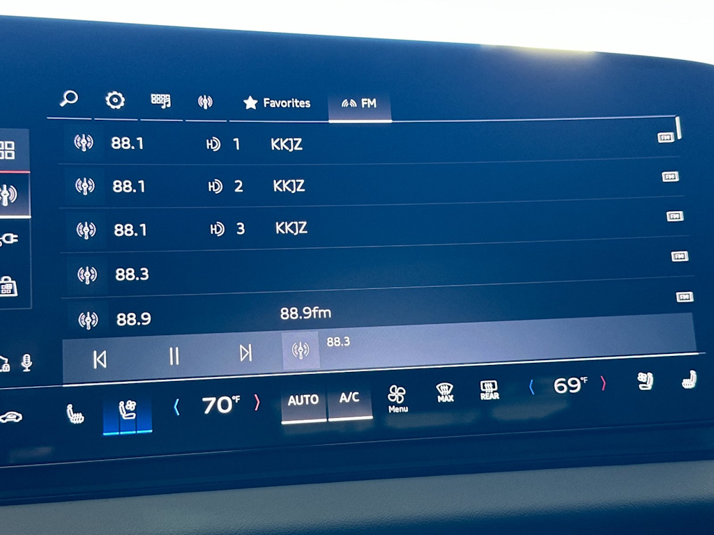 Thumbnail: 2025 Audi e-tron - 12