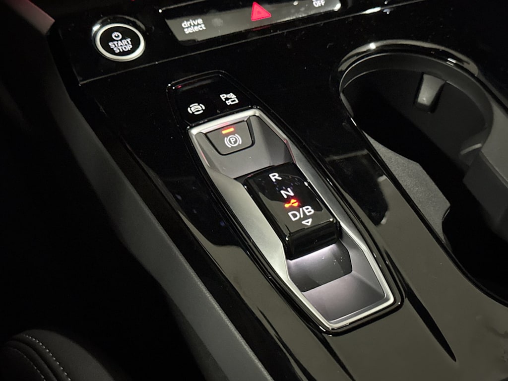 Thumbnail: 2025 Audi e-tron - 23