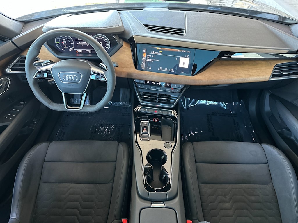 Thumbnail: 2023 Audi e-tron GT - 2