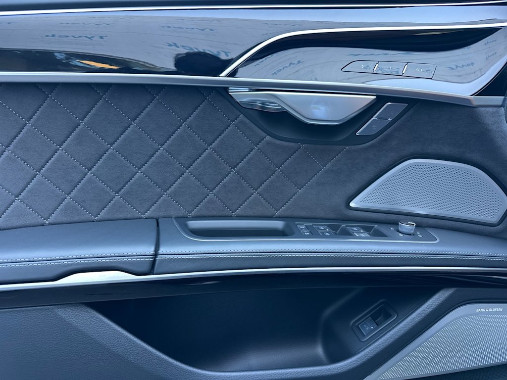 Thumbnail: 2024 Audi S8 - 20