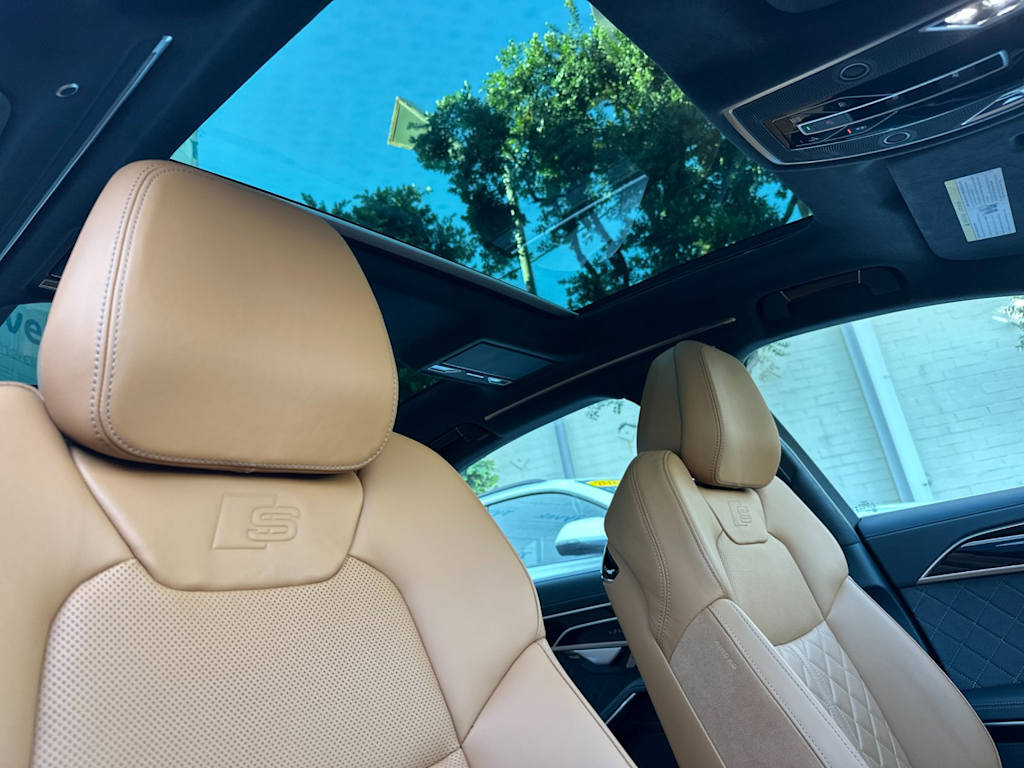 Thumbnail: 2024 Audi S8 - 9