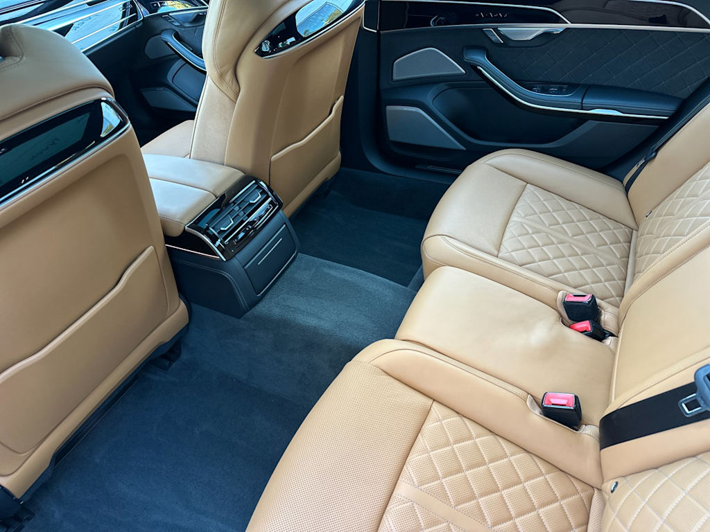 Thumbnail: 2024 Audi S8 - 10