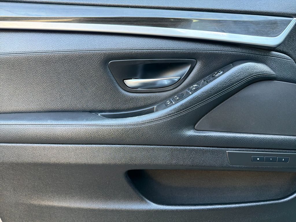 Thumbnail: 2011 BMW 5 Series - 18