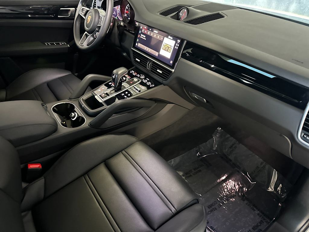 Thumbnail: 2023 Porsche Cayenne - 12