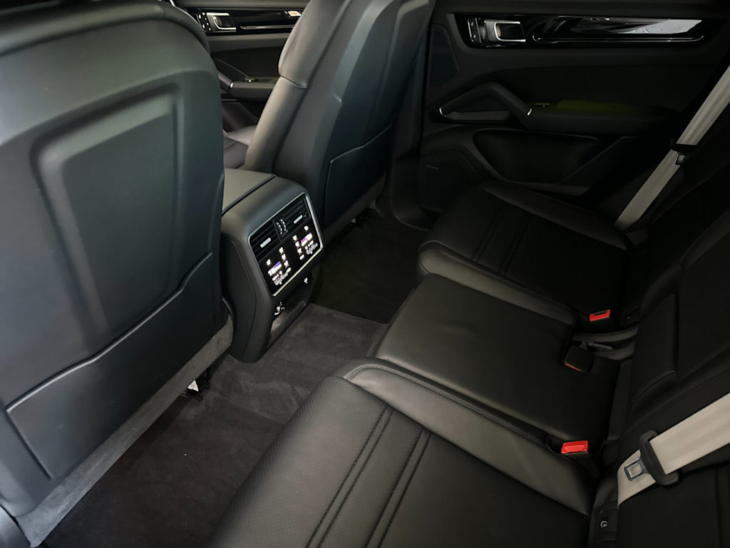 Thumbnail: 2023 Porsche Cayenne - 10