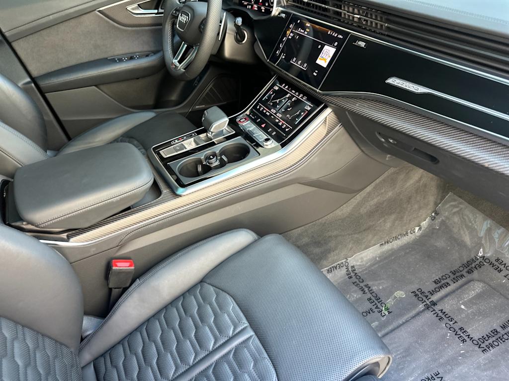 Thumbnail: 2024 Audi RS Q8 - 10