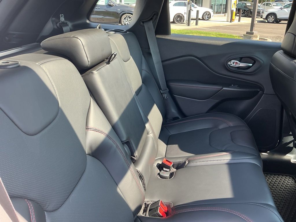 Thumbnail: 2020 Jeep Cherokee - 12