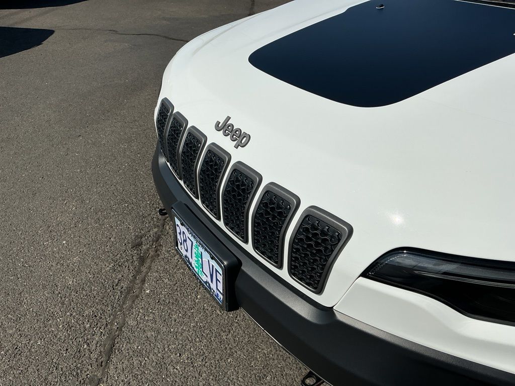Thumbnail: 2020 Jeep Cherokee - 6