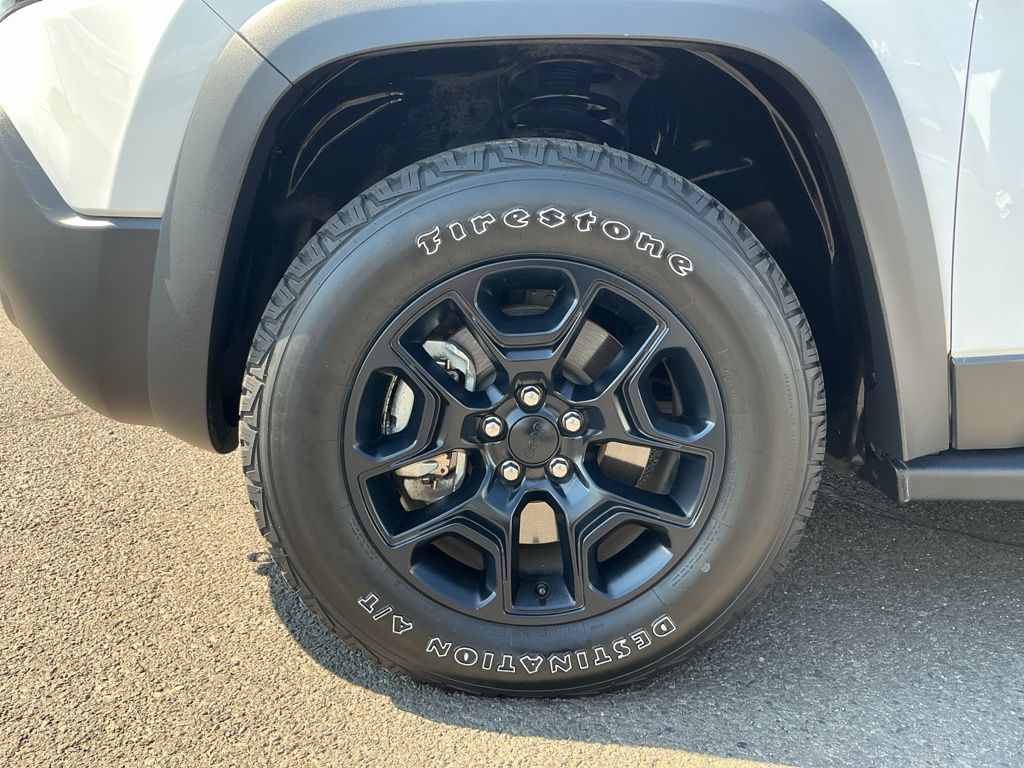 Thumbnail: 2020 Jeep Cherokee - 7