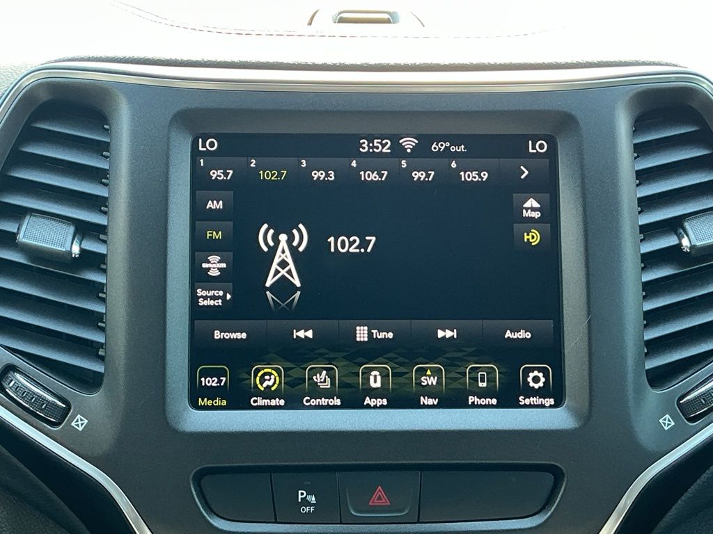 Thumbnail: 2020 Jeep Cherokee - 13