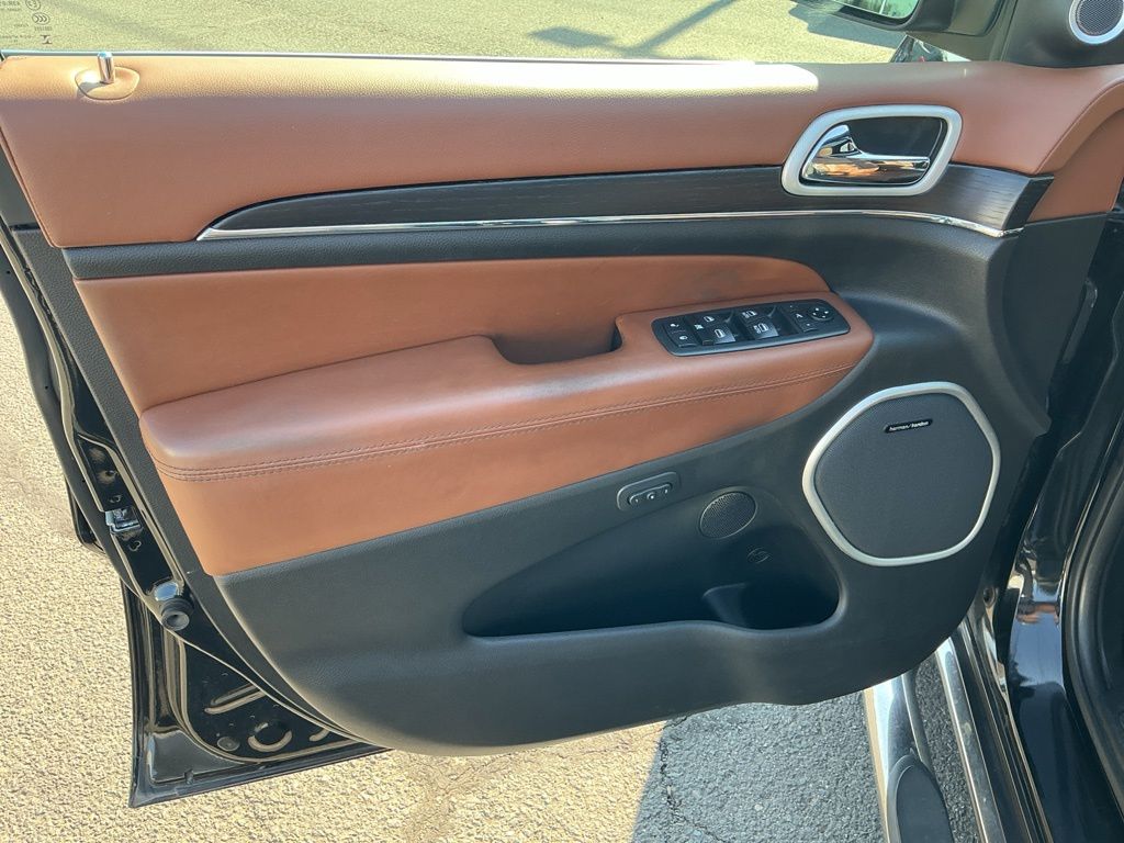 Thumbnail: 2020 Jeep Grand Cherokee - 24