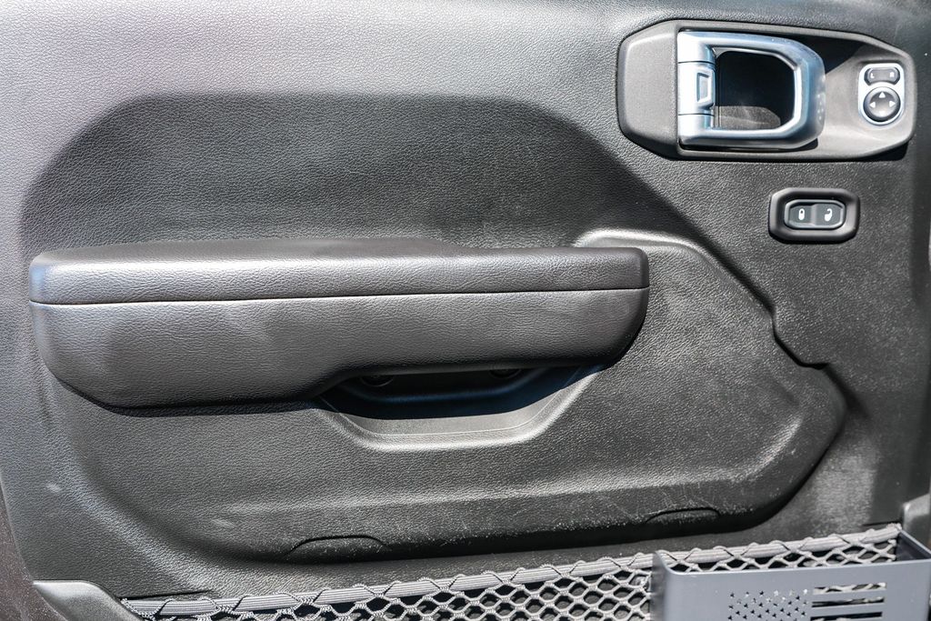 Thumbnail: 2020 Jeep Gladiator - 24