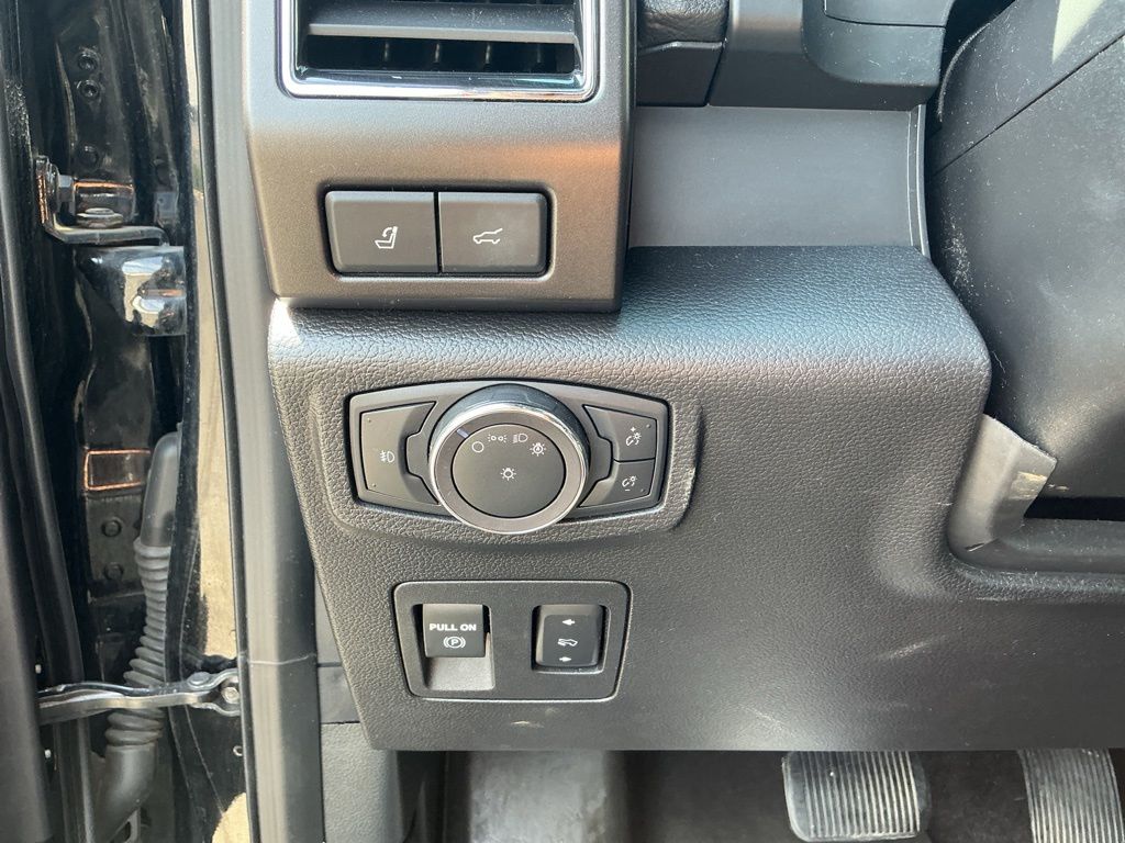 Thumbnail: 2018 Ford Expedition - 22