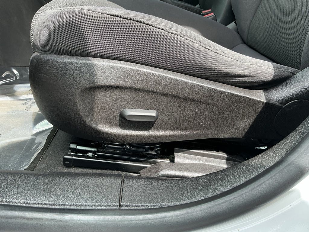 Thumbnail: 2014 Chevrolet Cruze - 20
