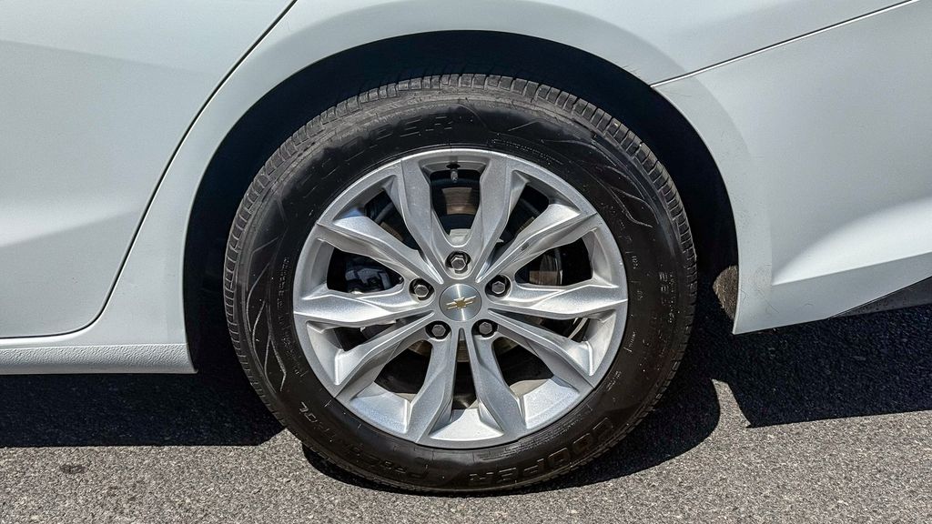 Thumbnail: 2024 Chevrolet Malibu - 6
