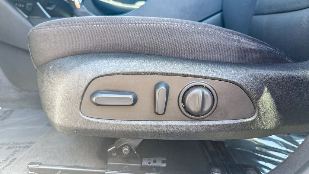 Thumbnail: 2024 Chevrolet Malibu - 25
