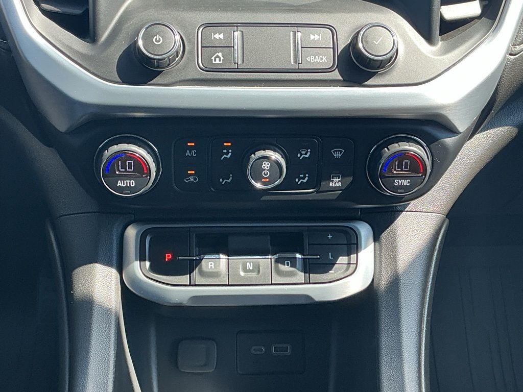 Thumbnail: 2021 GMC Acadia - 33