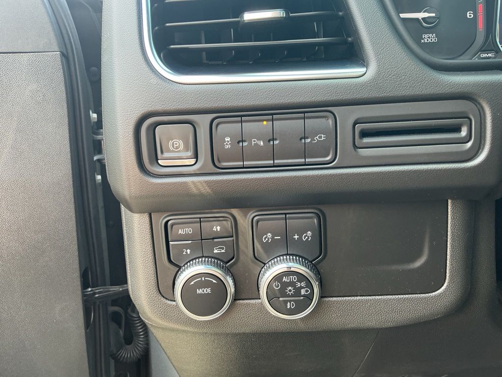 Thumbnail: 2021 GMC Yukon - 19