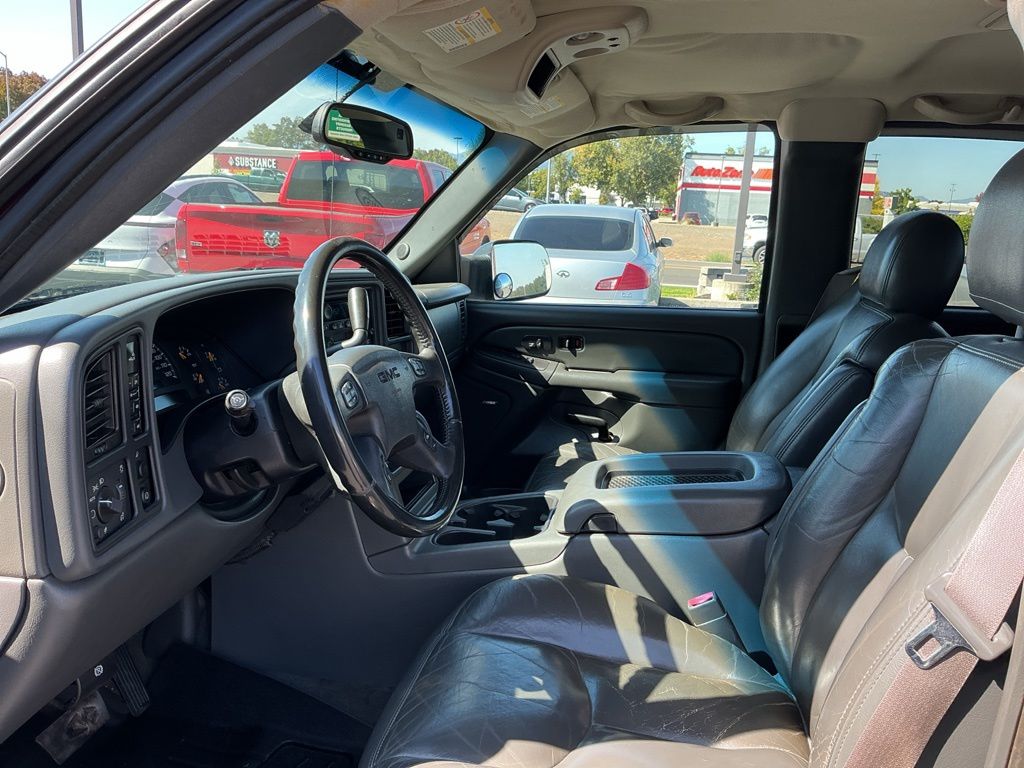 Thumbnail: 2004 GMC Sierra 2500 - 5