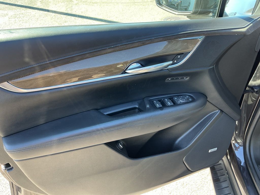 Thumbnail: 2017 Cadillac XT5 - 25