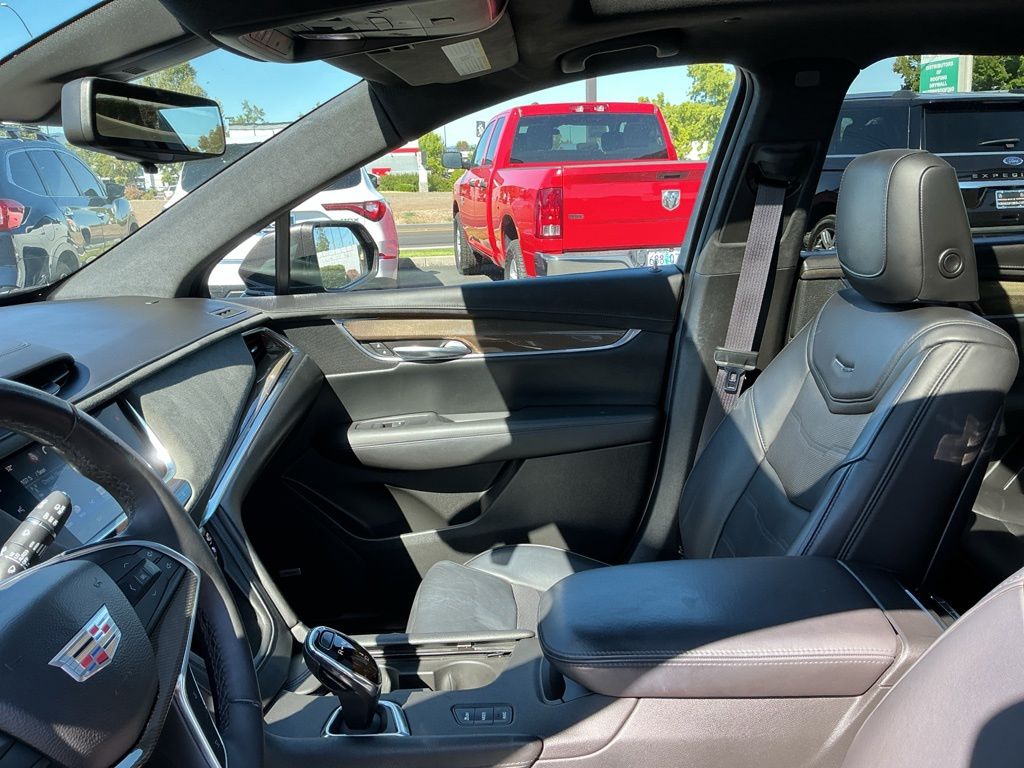 Thumbnail: 2017 Cadillac XT5 - 9