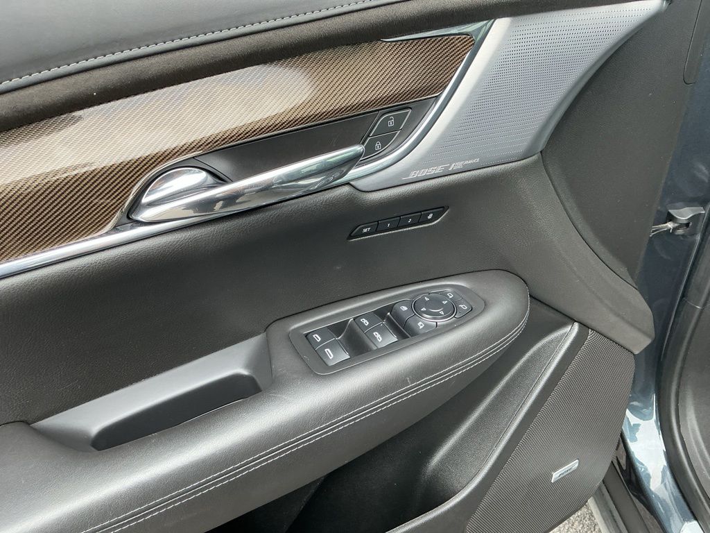Thumbnail: 2020 Cadillac XT6 - 25