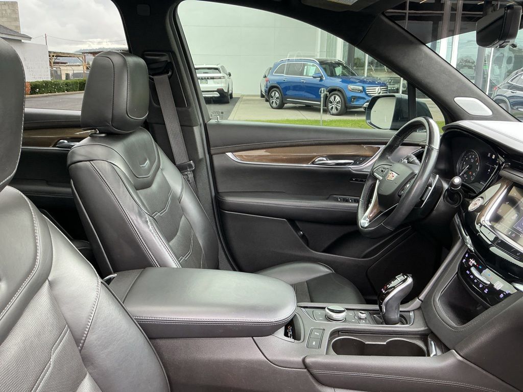 Thumbnail: 2020 Cadillac XT6 - 10