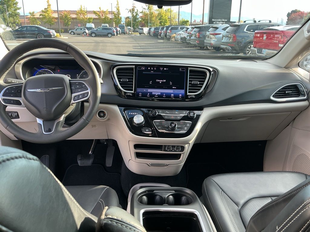 Thumbnail: 2024 Chrysler Pacifica - 7