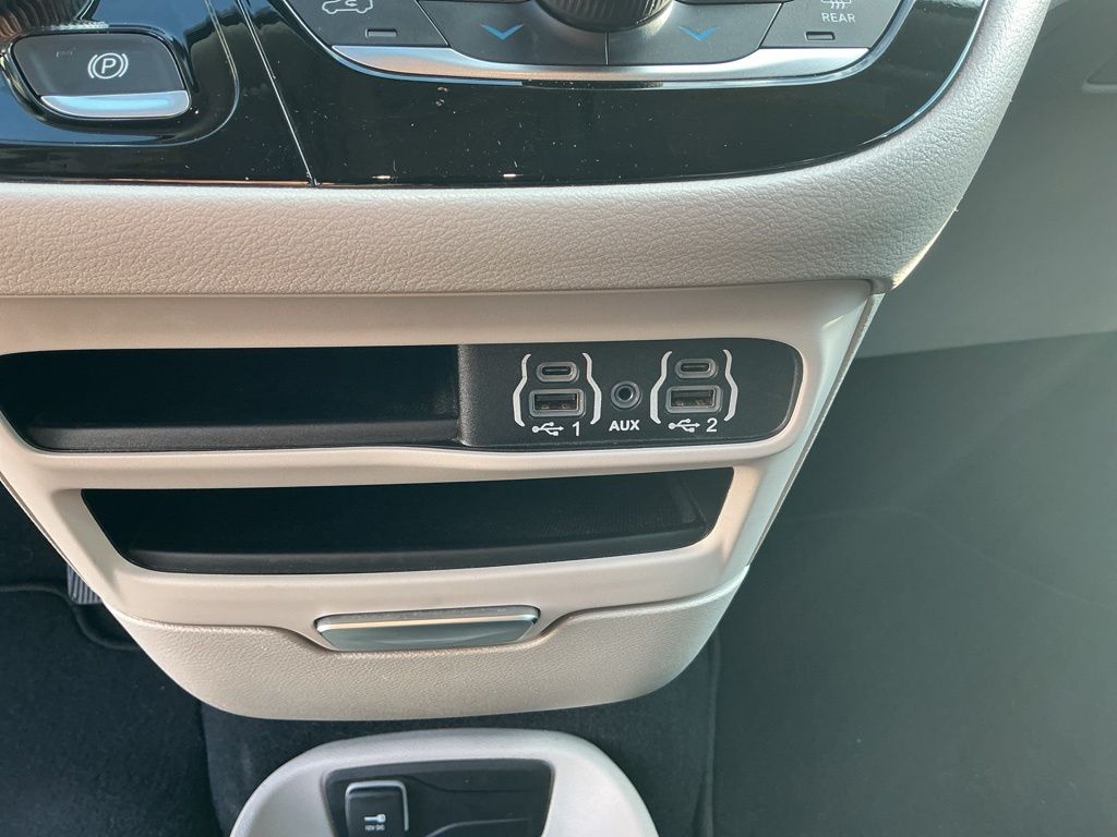 Thumbnail: 2024 Chrysler Pacifica - 26