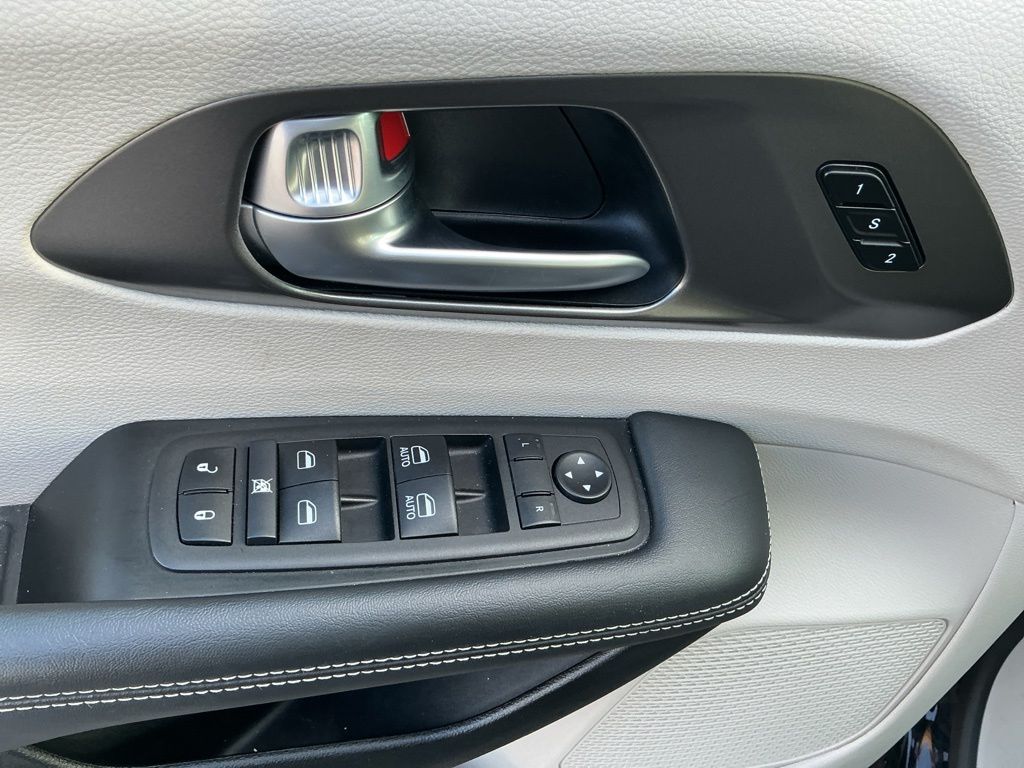 Thumbnail: 2024 Chrysler Pacifica - 28