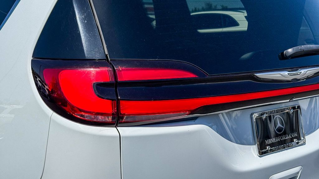 Thumbnail: 2023 Chrysler Pacifica - 20