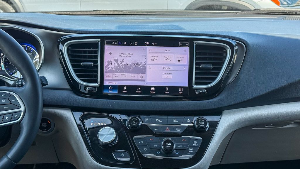 Thumbnail: 2023 Chrysler Pacifica - 12