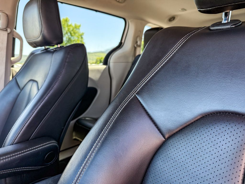 Thumbnail: 2023 Chrysler Pacifica - 26