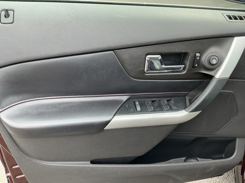 Thumbnail: 2012 Ford Edge - 23