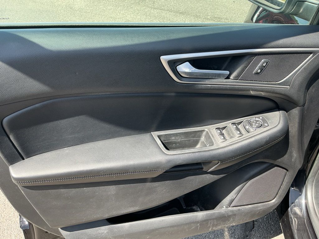 Thumbnail: 2021 Ford Edge - 22