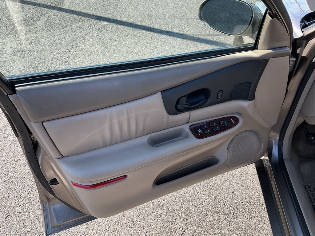 Thumbnail: 2004 Buick Regal - 23