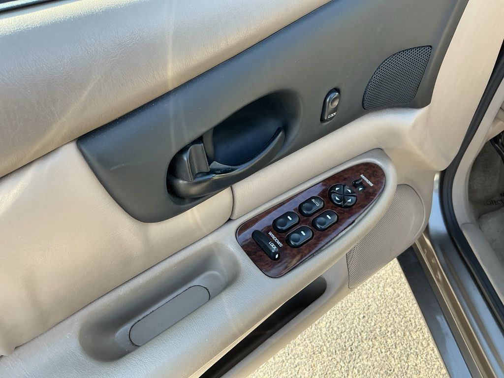 Thumbnail: 2004 Buick Regal - 24