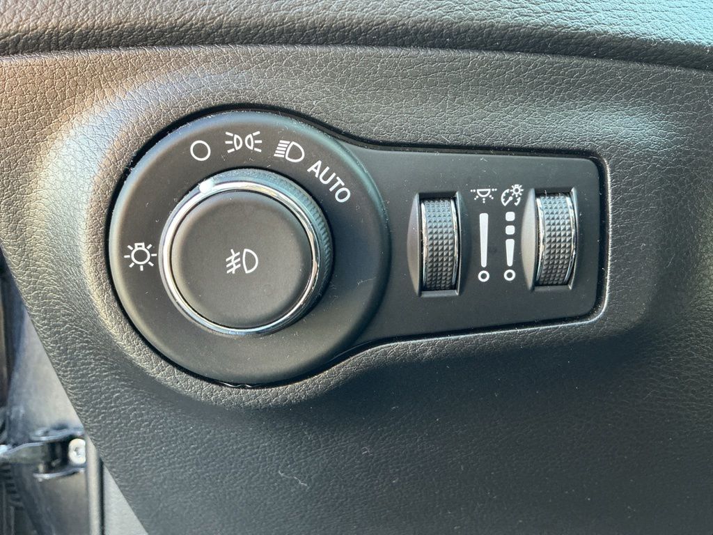 Thumbnail: 2020 Jeep Compass - 21